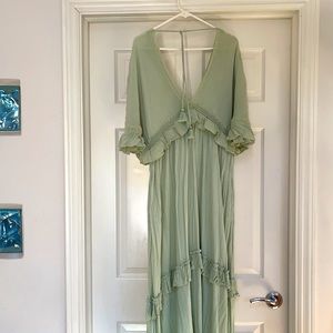 Free People mint dress size XS, loose and flows. Never worn. Great condition